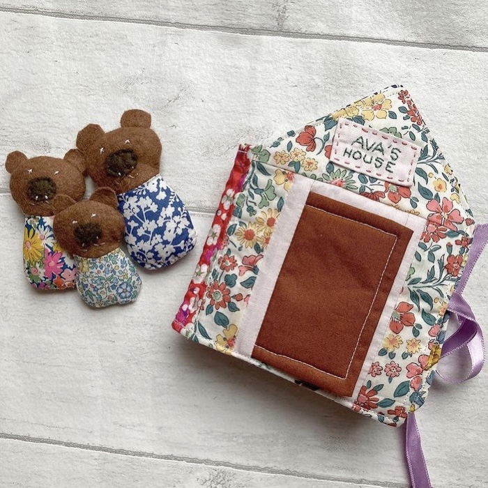 The Tiny House Book - Ava House with 3 little Bears